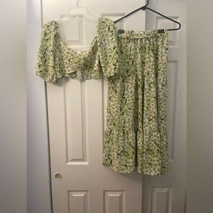 Gorgeous two piece outfit!